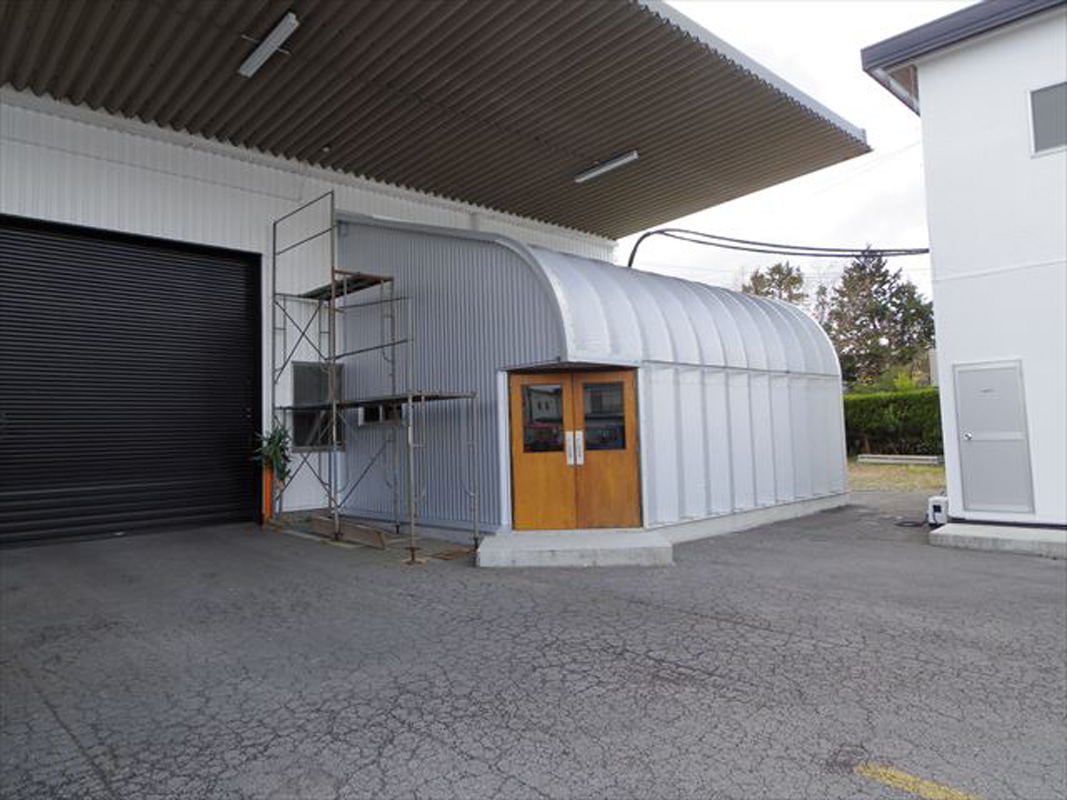 Half Econospan for reception area for business exterior view