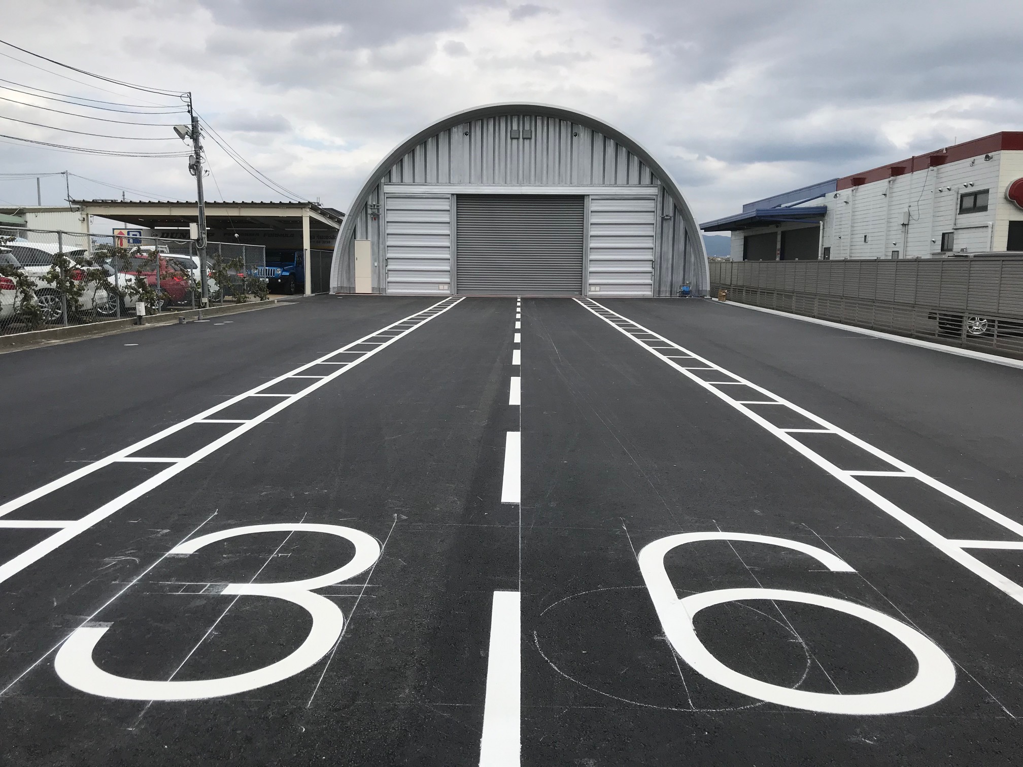 Arch building loading area